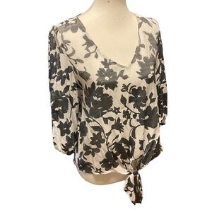 Olivia & Martin Gunmetal Black and White Floral 3/4 Sleeve Top